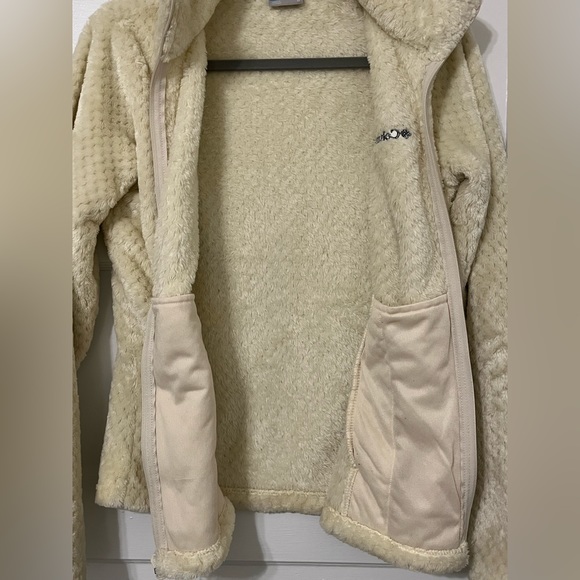 Women’s Columbia cream colored Sherpa jacket. Medium. Great pre-owned condition - Picture 6 of 7